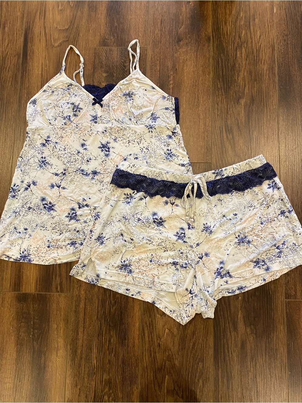 Floral and lace pajama set size medium shorts